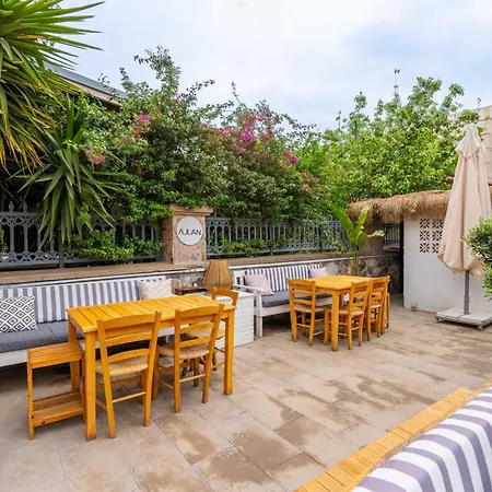 Ajlan Cunda Otel 2*