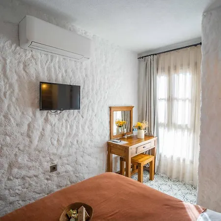 Ajlan Cunda Hotel 2*