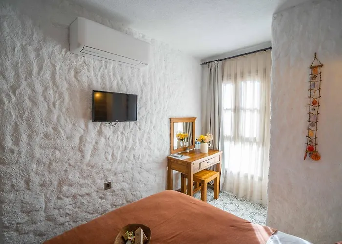 Ajlan Cunda Hotel 2*