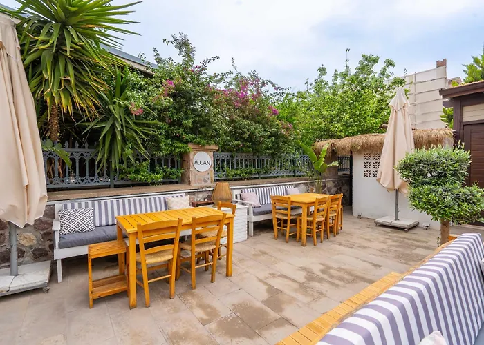 Ajlan Cunda Hotel 2*